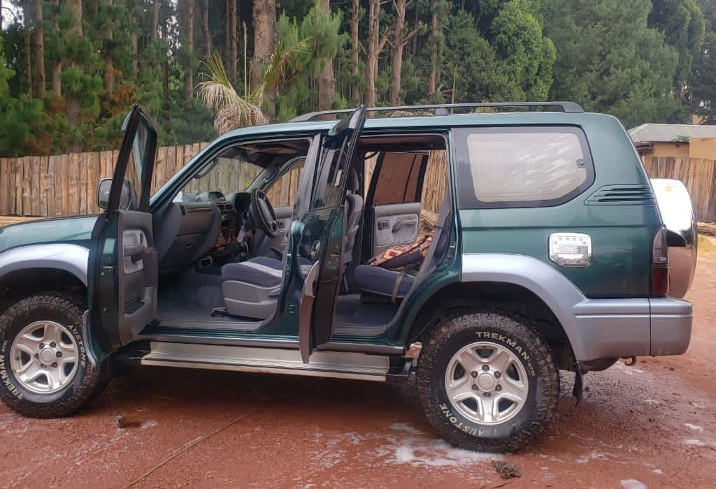 Family Car Rental Kigali, Private Chauffeur Kigali, Hire Car With Driver Rwanda, Safari Car Hire Kigali, Rwanda Safari Hire Vehicle, Best 4×4 Cars to Rent for a Safari in Akagera National Park